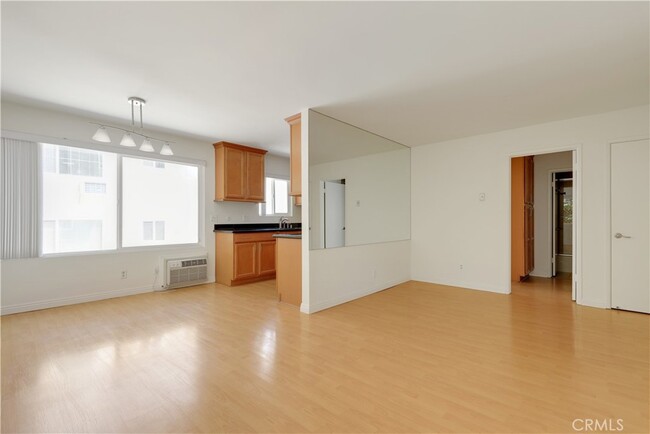 Building Photo - 972 Larrabee St
