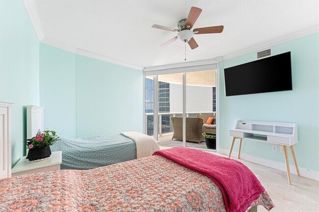 Building Photo - 17201 Collins Ave