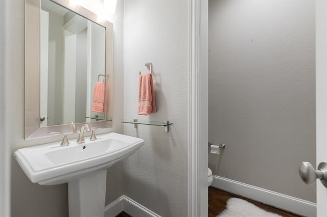 Building Photo - 640 Creekway Dr