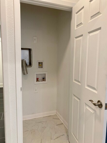 Stackable Washer and Dryer In-Unit - 500 Capitol Dr