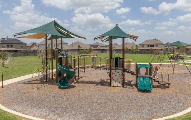 Building Photo - 5003 Twin Summit Dr