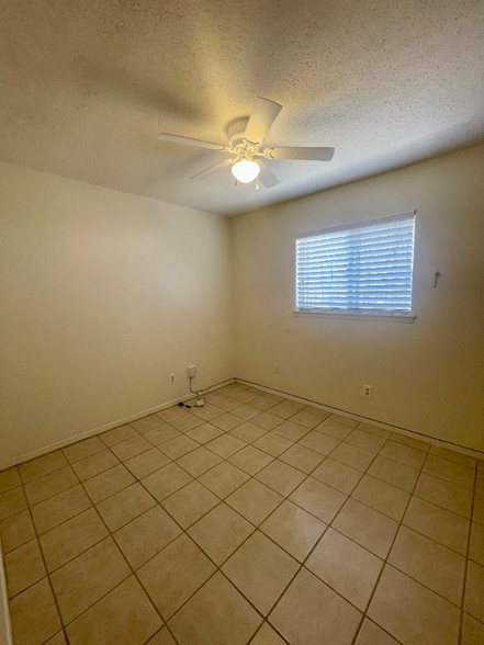 Building Photo - 8621 Mettler Dr