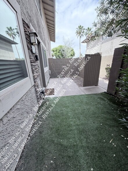 Building Photo - 1254 N 85th Pl