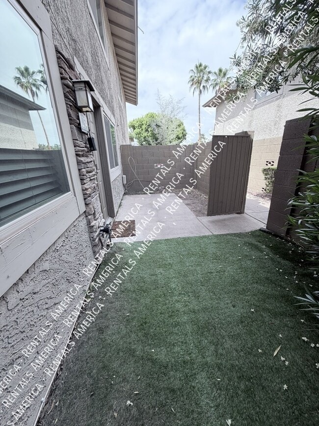 Building Photo - 1254 N 85th Pl