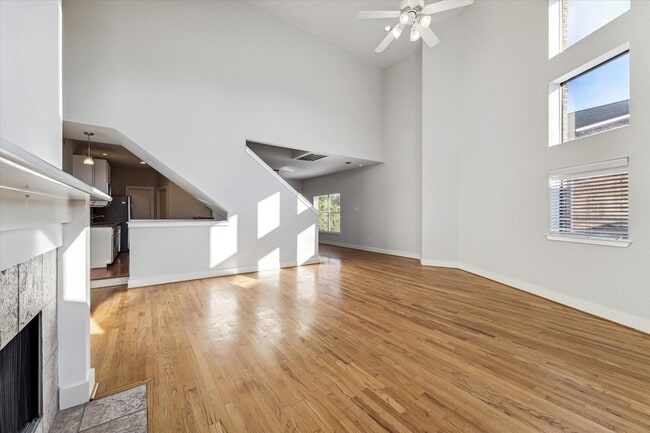 Building Photo - 9710 Riddlewood Ln