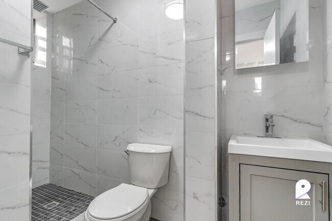 Building Photo - 737 E 219th St