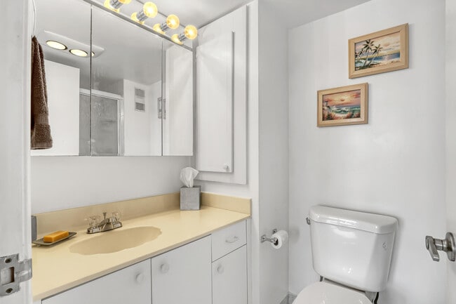 Building Photo - 3221 S Ocean Blvd