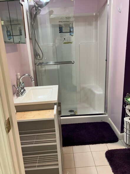48” shower - 37 Bernard St