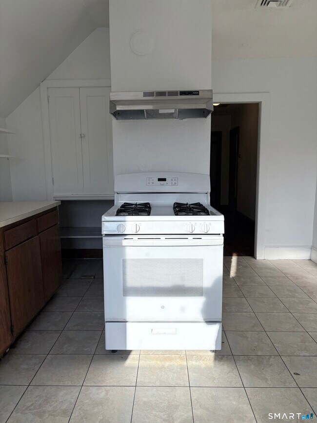 Building Photo - 792 Elm St