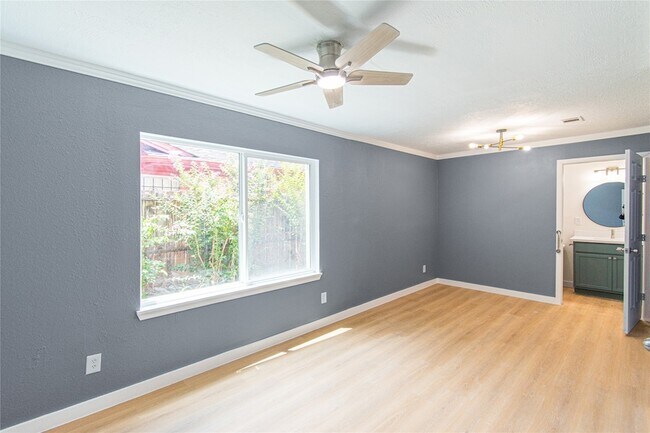 Building Photo - 12906 Southspring Dr