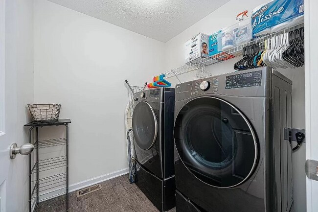 Building Photo - 304 Gray Fox Ct