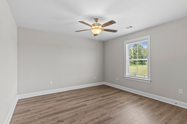 Building Photo - 208 Clifton Dr