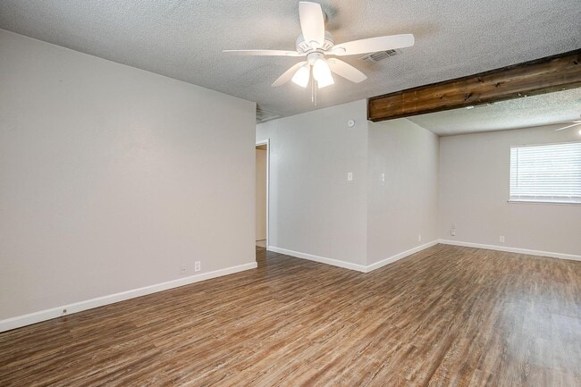 Building Photo - Charming Home located in the heart of Burleson!