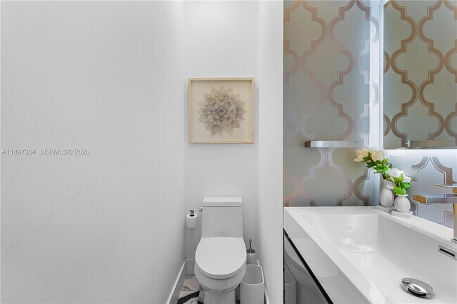 Building Photo - 1544 Michigan Ave