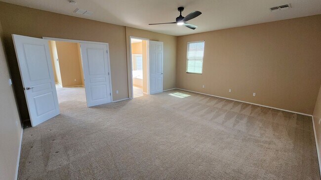 Building Photo - 4 Bedroom Home in the Sun Grooves Communit...
