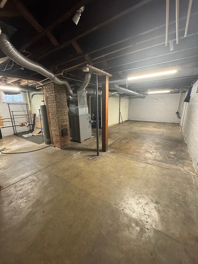 Building Photo - 4 Bedroom Right on Purdue Campus - AVAILAB...