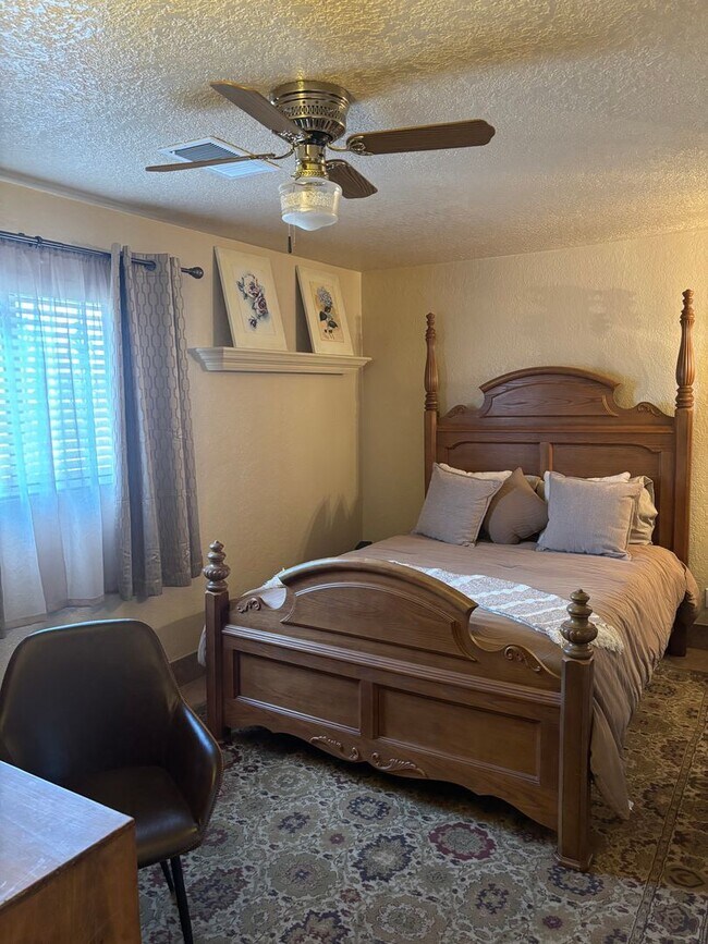 Building Photo - NEWLY REMODELED 1 BED 1 BATH