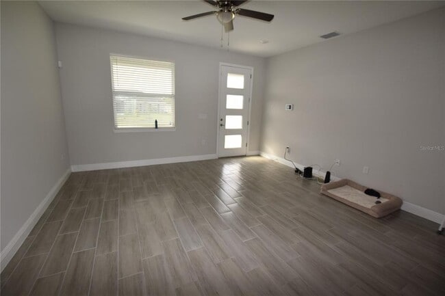 Building Photo - 642 Desmoines Ct