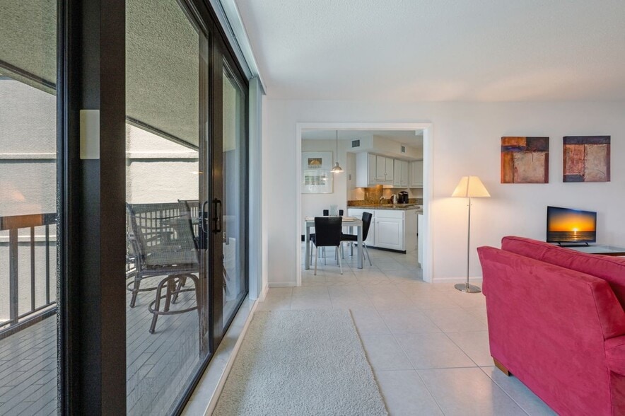 Building Photo - 4551 Gulf Shore Blvd N