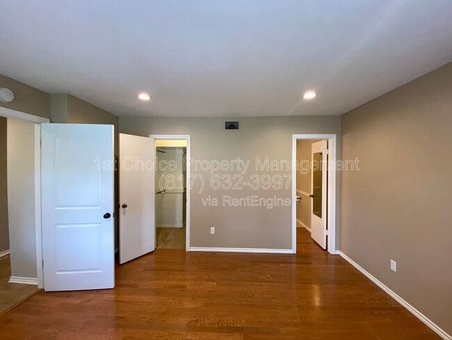 Building Photo - 6 1 Main Pl