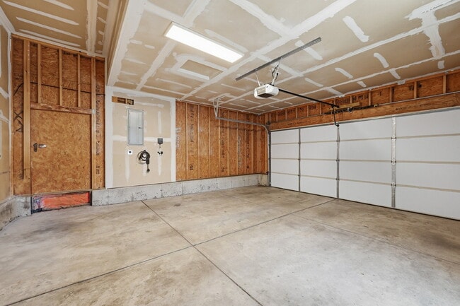 Building Photo - $2,640.95 with $300 off the first month's rent, 4 Beds - 3.5 Bath, Single Family Home in Colorado...