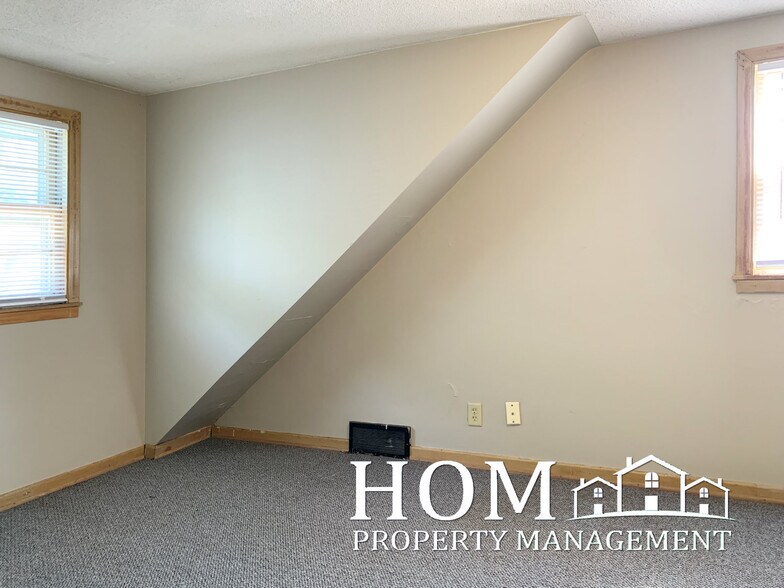 Building Photo - 108 Malin St