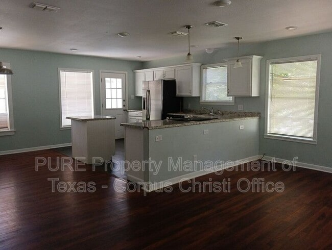 Building Photo - 1329 Oak Park Dr