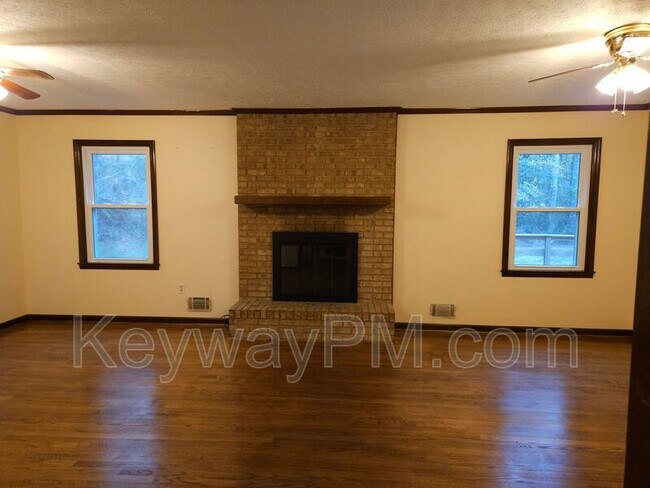 Building Photo - 299 Woodland Dr