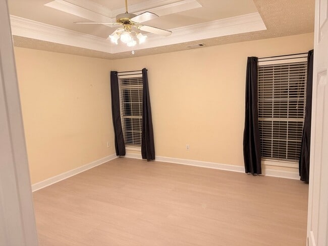 Building Photo - 1360 Avalon Dr