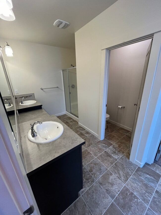 Building Photo - 3 Bedroom + Office in NW Redmond