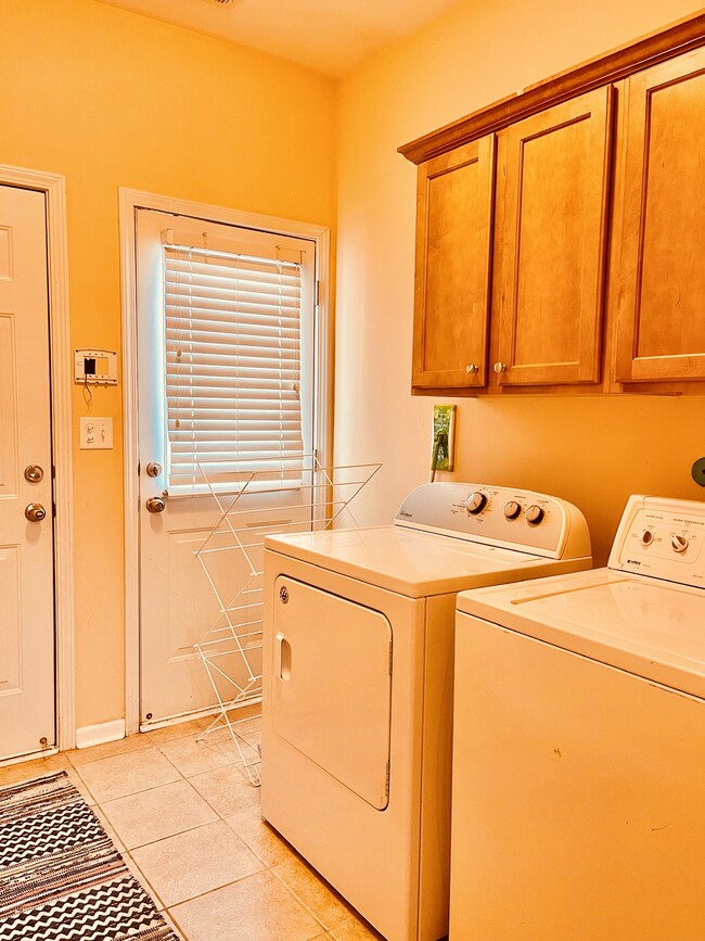 laundry room - 1436 Island Town Cove