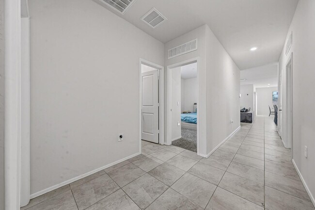 Building Photo - 25285 N 185th Ave