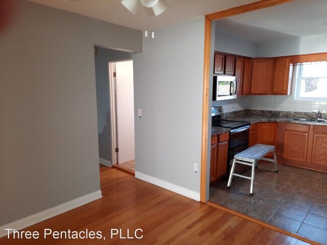 Building Photo - 3 br, 1.5 bath House - 7545 W Belden Ave #6