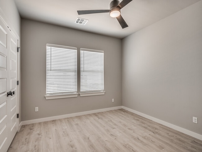 Building Photo - 11329 N Blackwelder Ave