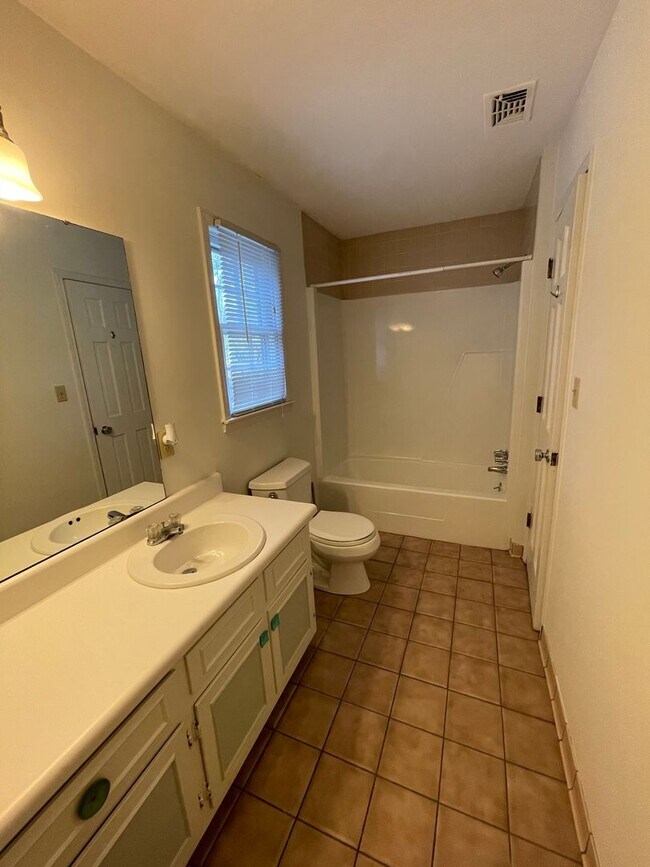 Building Photo - Large 4/4 House in Maplewood $2,650