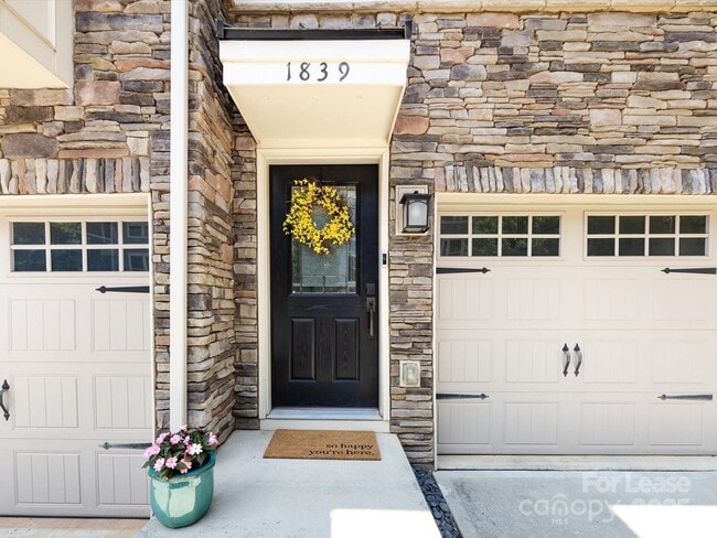 Building Photo - 1839 Shumard Ln