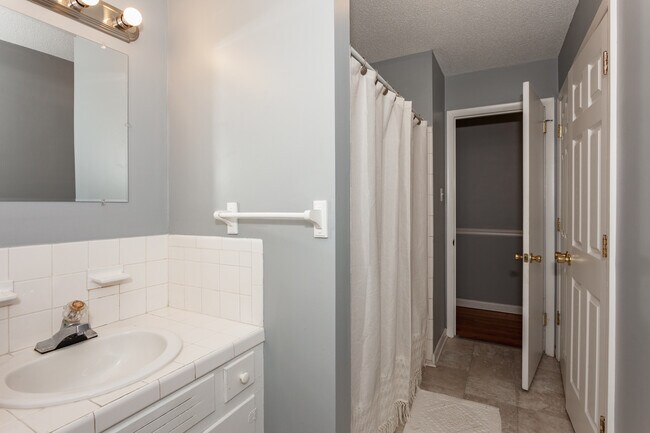 Building Photo - 3405 Melrose Dr
