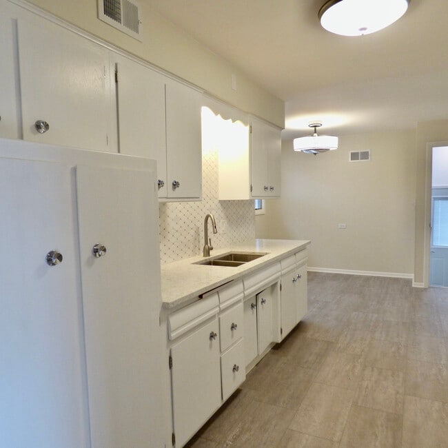 Building Photo - 1332 W Mulloy Dr