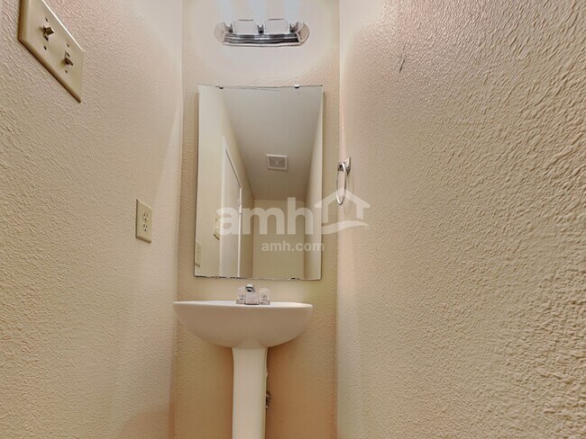 Building Photo - 1420 Dowell St