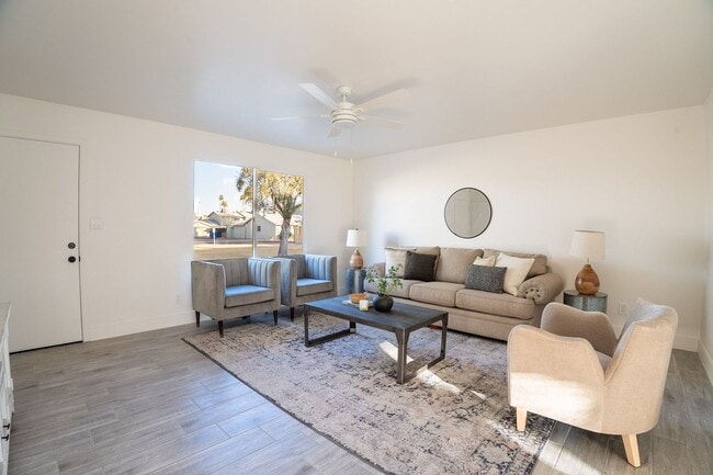 Building Photo - Gated community townhome- fully updated!