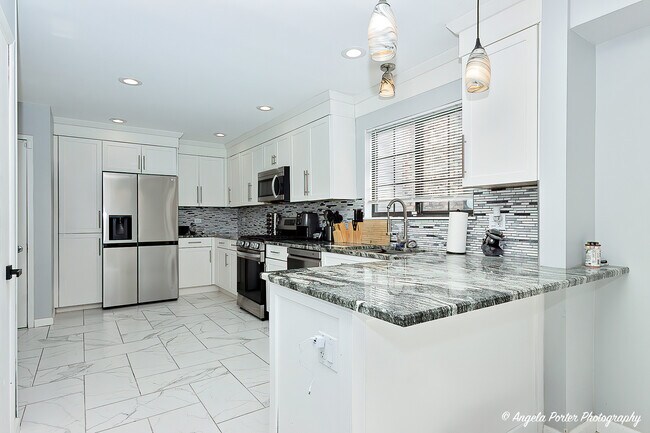 Building Photo - 638 Dordan Ct