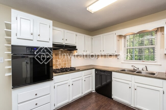 Building Photo - 260 Lantern Ridge Ct