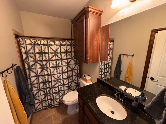 Building Photo - 3 bed plus office , 3 car garage with storm shelter, shop with electric and covered patio in Moor...