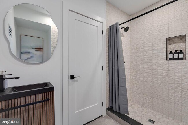 Building Photo - 528 N 22nd St