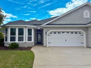 Building Photo - Rare find! 4/3 with amenities!
