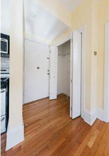 Building Photo - 511 Beacon St