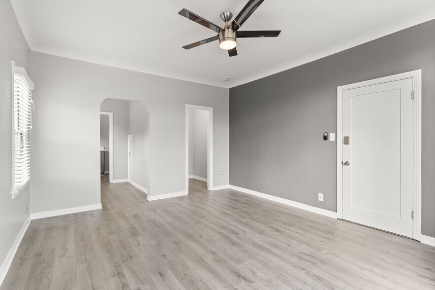 Building Photo - 1115 E Broadway