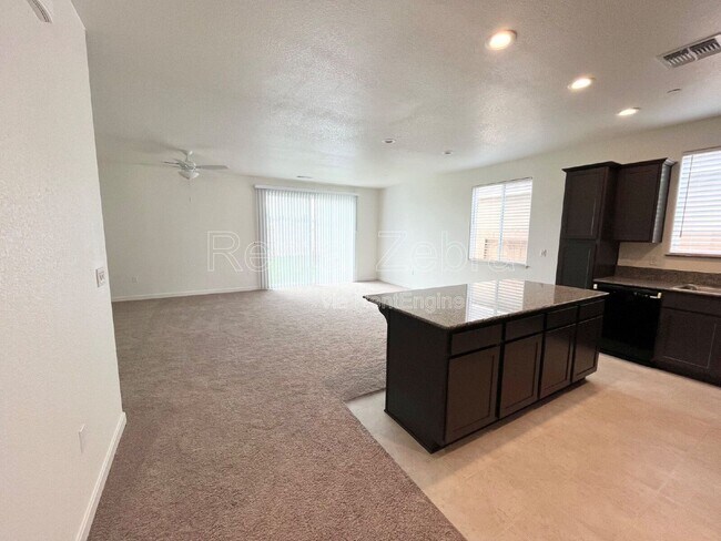 Building Photo - 165 Squaw Vly Dr