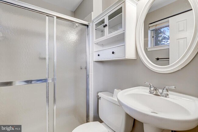 Building Photo - 5609 Rolling Rd