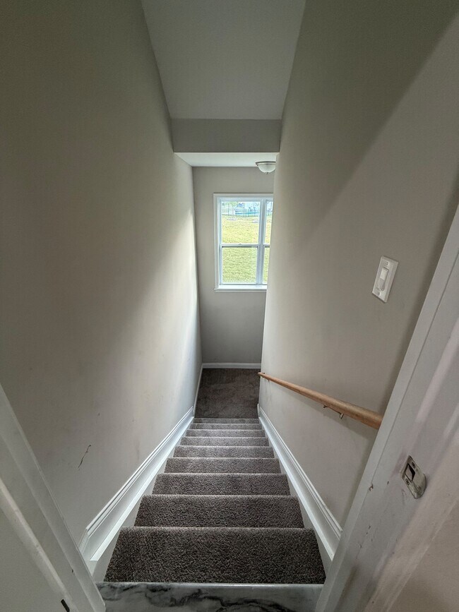 Building Photo - 6346 Walker Ct